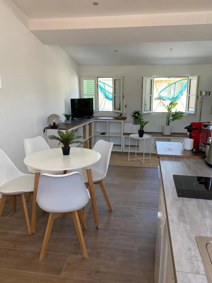 Cozy Apartment With Terrace - Old Town Nice 0*,  Frankrike